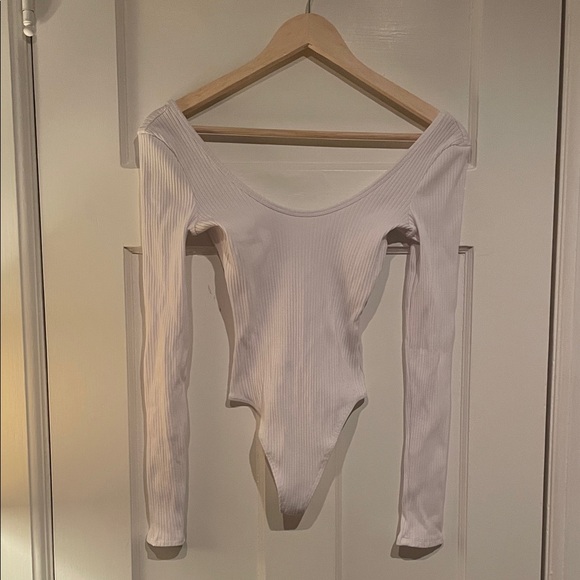 Aritzia Wilfred Free Leila White Ribbed Long Sleeve Bodysuit - Picture 2 of 8